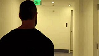 שלישייה הופכת לארבעייה חמה בין גזעים!