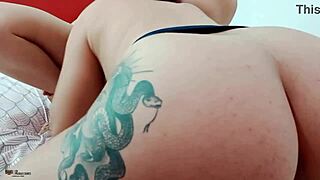 Blonde jennifer dupree masturbated by lesbian candy rouse licking pussy