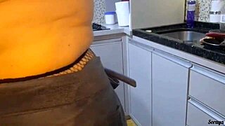 Peguei Minha Sogras Fazendo a Janta Pelada e Louca para Levar Ferro