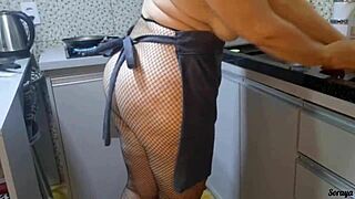 Peguei Minha Sogras Fazendo a Janta Pelada e Louca para Levar Ferro