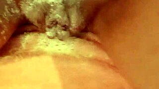 I love the sensation of talcum powder