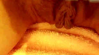 I love the sensation of talcum powder