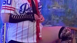 Hotwife Steffi dances pussy