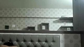 SELINGKUH SAMA IBU SAMBUNG DI KAMAR KOSS!