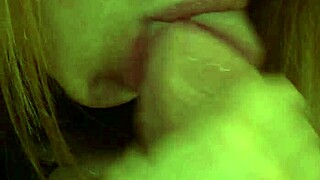 صديقتي تمص زبي وأقذف في فمها