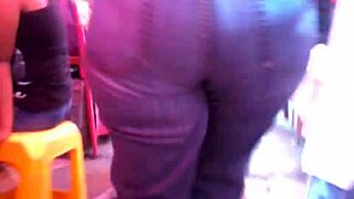 Look at that milf's big ass in jeans on the street