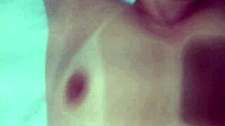 coroa tira virgindade novinho enche buceta porra