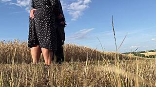 Зрелая свекровь в sexy платье заставляет зятя кончить незаметно для жены