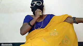 South Mallu Aunt Takes Big Banana Deep