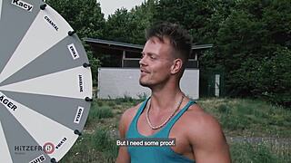 Ali se ta milf jebe na mizi?