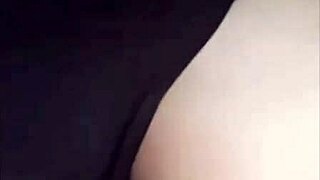 دونيا ماري تُثنى من الخلف في الجيم