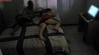 Madrasta Divide a Cama com Enteado Devido Reforma de Seu Quarto