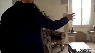 Hotelier excitat cu milf matură tatuată - Agedlove