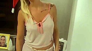 Milf's Big Pussy Gaping Close Up in Homemade Beaver Shave