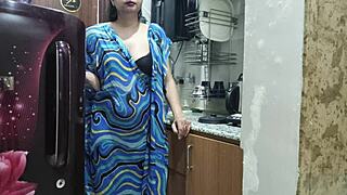 แม่เลี้ยงอินเดียร่วมเย็ดลูกเลี้ยงในครัว