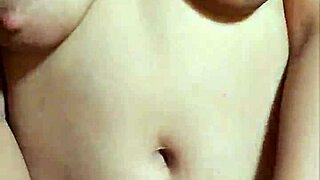 Asian Pinay mommy expertly rides her partner