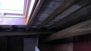 ميليف رائعة من تيرني تصل إلى النشوة أثناء الشرجي والاختراق المزدوج