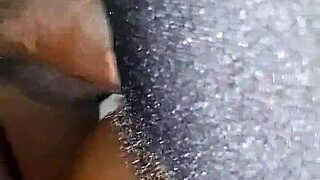 ربة بيت غريبة تقبل نيك مقابل إيجار! كريم باي في كسها المبلول!