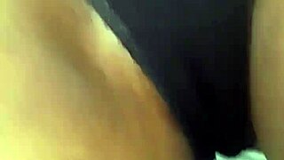 ربة بيت غريبة تقبل نيك مقابل إيجار! كريم باي في كسها المبلول!