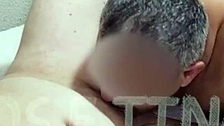 Marido Licks Shaved Buceta Of Gostosa Esposa In Bed