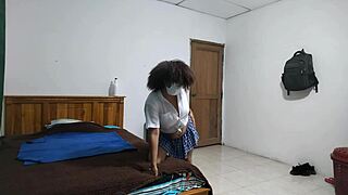 Madura Irresistible Desfile De Encanto Y Sensualidad En Falda Sexy