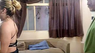 arquiteta salada emprego domingo foi fazer um orçamento de um vazamento e acabou levando rola no cu e uma leitura na buceta