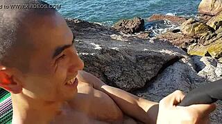 Flagrei 3 gostosas fazendo xixi na praia com as coleguinhas paty bumbum melissa devassa arlequina do funk