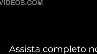 a kel chamou a novinha ruiva da faculdade para conhecer nossa casa de praia e eu acabei pegando as duas no flagra vídeo completo no red