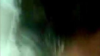 Dando una rica mamada a mature shaved pussy