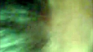 Dando una rica mamada a mature shaved pussy