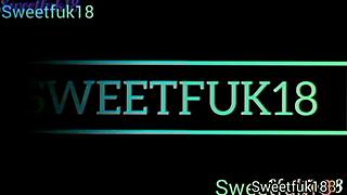 Я так возбуждена, обучая падчерицу обращению с большим черным членом как похотливая африканская мачеха.