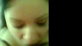 Dando una rica mamada a mature shaved pussy