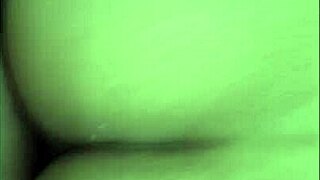 يوم سعيد زوجتي شهوانية تترش لبن أثناء أنيل وصدرها الكبير يرتد