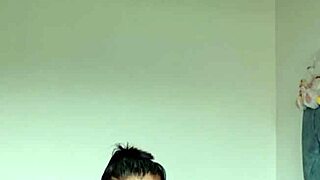 Chorros De Leche Squirt De Chica Muy Sexy Masturbándose Con Pasión