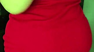 ناضجة تريد جنس في المطبخ الجزء 1 مع ميلف لاتينية بمؤخرة كبيرة تستخدم ديلدو لقذف شرجي