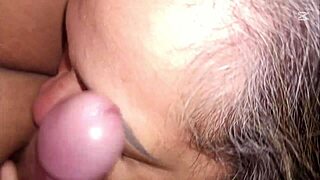 وجدت أم صديقي وحدها فنيك طيزها الكبيرة كلبي منحنية ثدييها الناضجة ترتد