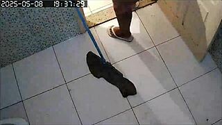 Camera Escondida Grava Vizinha Gostosa E Gordinha Se Depilando Sua Grande Buceta