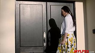 Next Door Milf Tries Refreshing Evening With Young 18+ Dicks - Mylfex