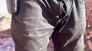 L'Ufficiale Fa Fare Pompino e Deepthroat ai Detenuti in Scena di Polizia Cosplay