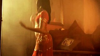 Let's admire this Indian beauty dancing solo in grace