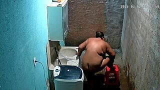 Camera Escondida Madrasta Se Depila Enquanto Seu Enteado a Vê na Câmera