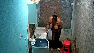 Camera Escondida Madrasta Se Depila Enquanto Seu Enteado a Vê na Câmera