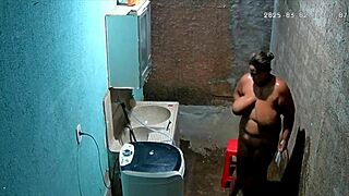 Camera Escondida Madrasta Se Depila Enquanto Seu Enteado a Vê na Câmera