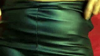 ebony milf playing with a vibrator then pees on her self!