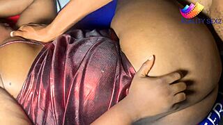 كس أسود لأم كبيرة ياخد من زب أسود كبير في وضع الكلب