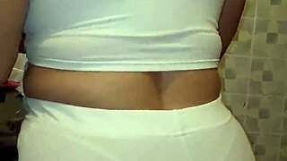 Min beste venns mor, du suger meg av med den trusa etter å ha tatt meg på å onanere del 2?