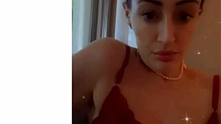 hey stepmom makes me stay with her sexy moves