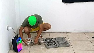 oy CUMPLIRE mi gran FANTASIA watching my hijastro in gym aerobics