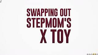 Swapping Stepmoms Sex Toy With Xxlayna Marie And Danielle Renae In Bedroom Threesome. Blowjob Cumshot And Riding Lead To Facial.