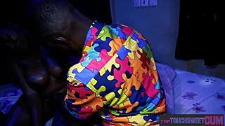 Gadis muda 18+ rayu tetangga 18+ buat ngentot cepet di kamar, naik cowgirl toket alami gede bergoyang pas seks pertama